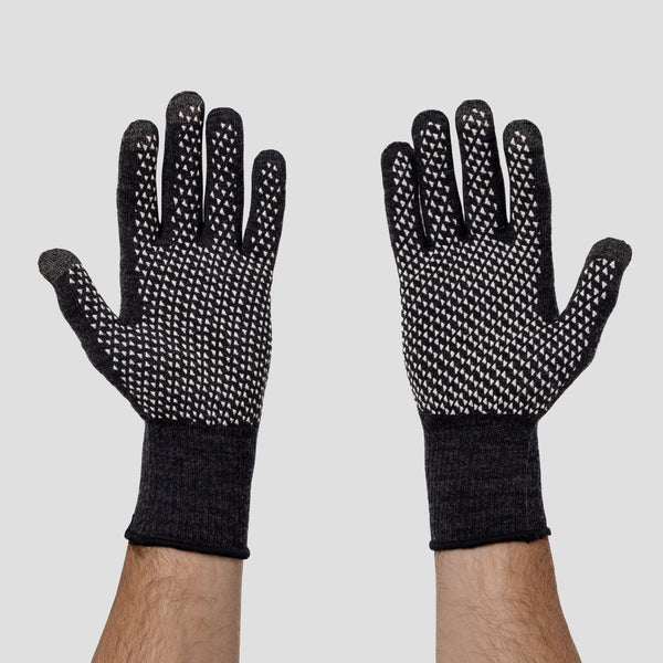 Ornot_Merino_Glove_Charcoal_02